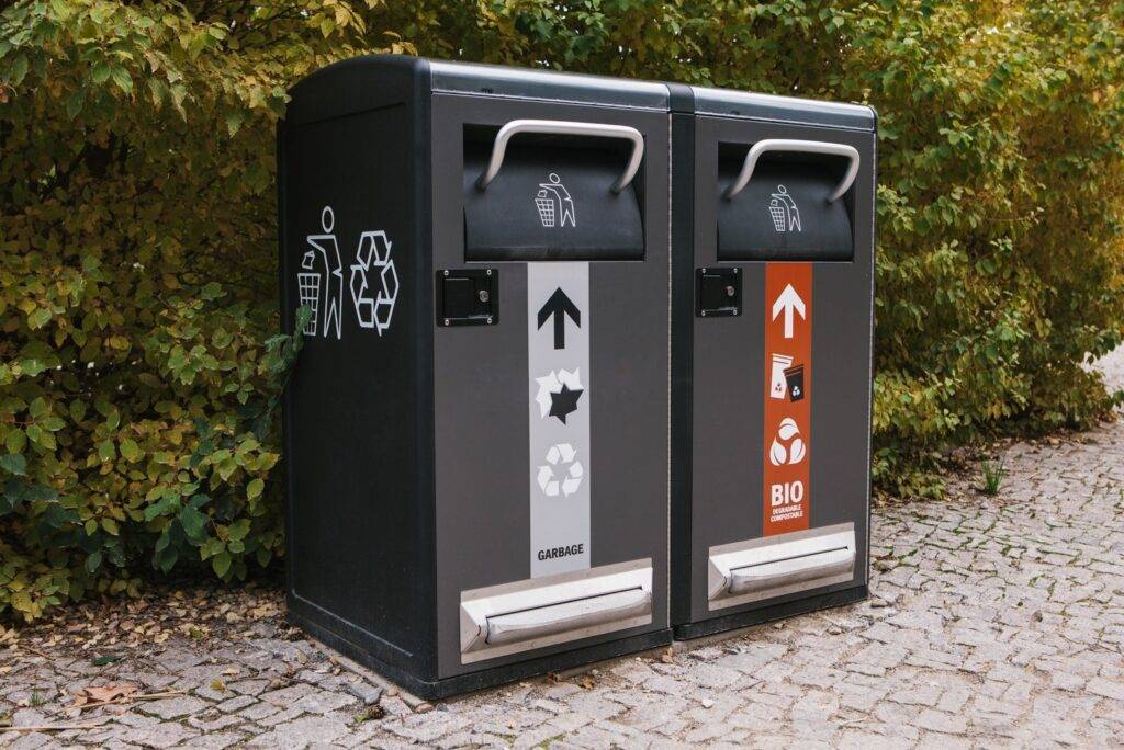 Trash receptacles that utilize technology