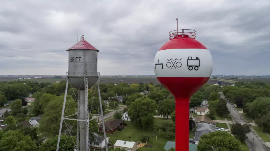 The City of Britt’s water tower contains symbols to indicate this is the place with a freshwater campsite and a train stop